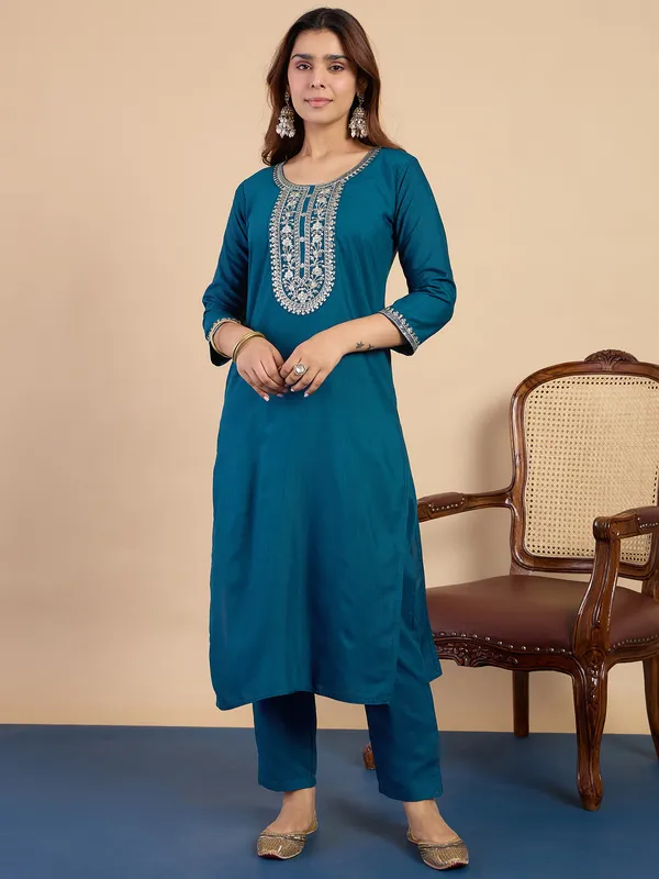 Vireya_Cherry_red_Embroidred_Kurta_Sets_with_Sequins_Work_Women_Suits