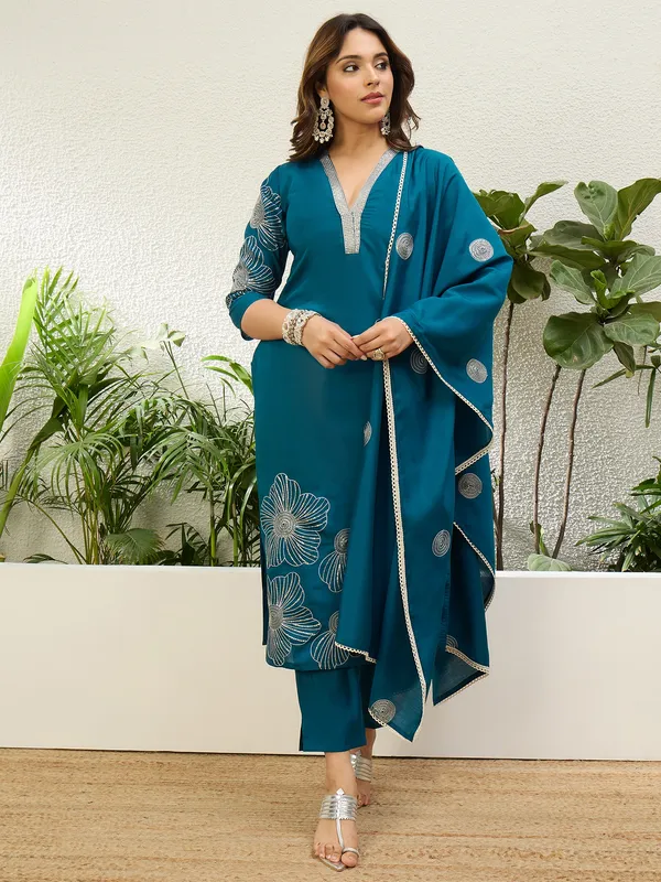 Grey_Women's_Designer_Kurta_Pant_Set_Premium_Pattern_Collection