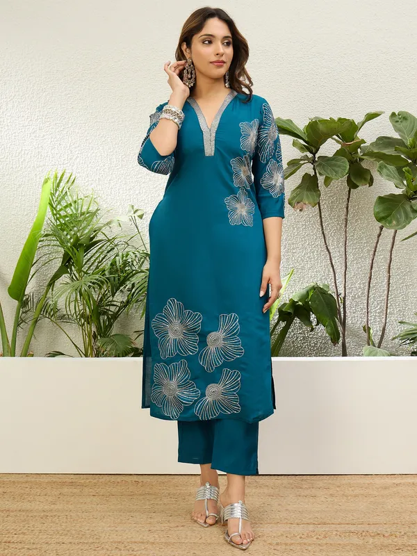 Grey_Women's_Designer_Kurta_Pant_Set_Premium_Pattern_Collection