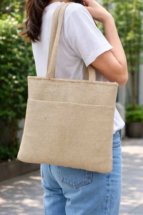 Natural_Jute_Tote_Bag_With_Front_Pocket_And_Zipper_Closure