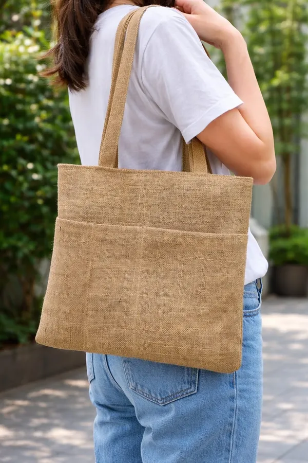 Natural_Jute_Tote_Bag_With_Front_Pocket_And_Zipper_Closure