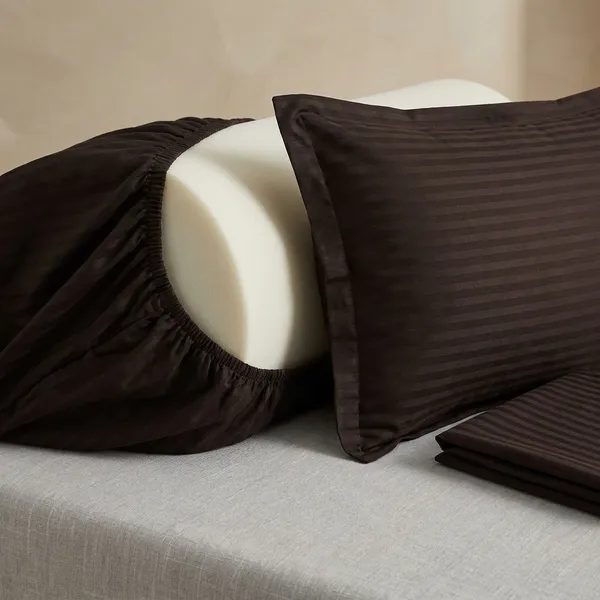 Black_Fitted_Bedsheet_Set_With_Pillow_Covers_108X108_Inch