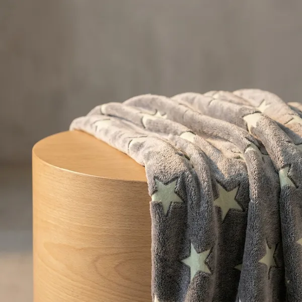 Glow_In_The_Moon_Double_Bed_Blanket_Grey_Star_Pattern