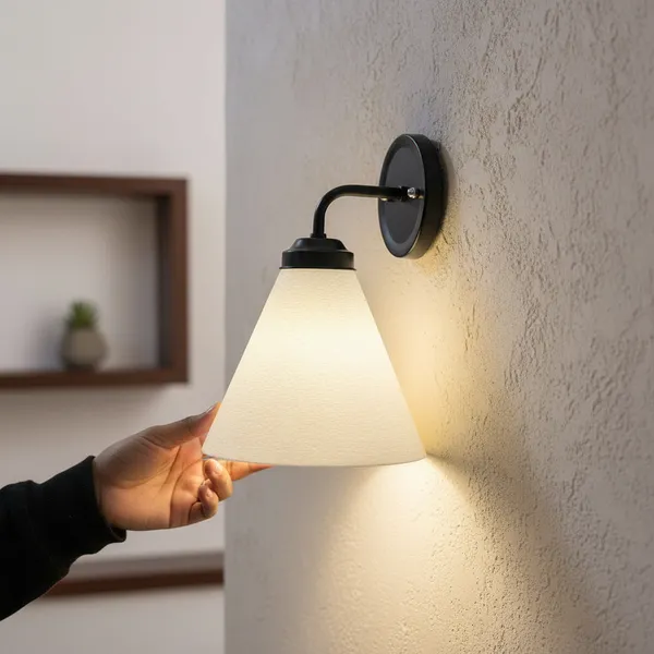 Kornia_Wall_Lamp