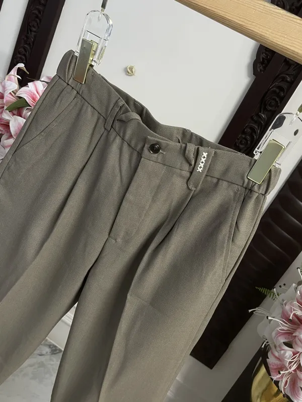 Olive_Green_Linen_Viscose_Pleated_Formal_Trousers_For_Men
