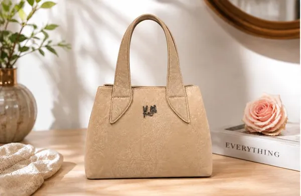 Elegant_Beige_Textured_Handbag_with_Metal_Logo
