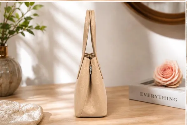 Elegant_Beige_Textured_Handbag_with_Metal_Logo