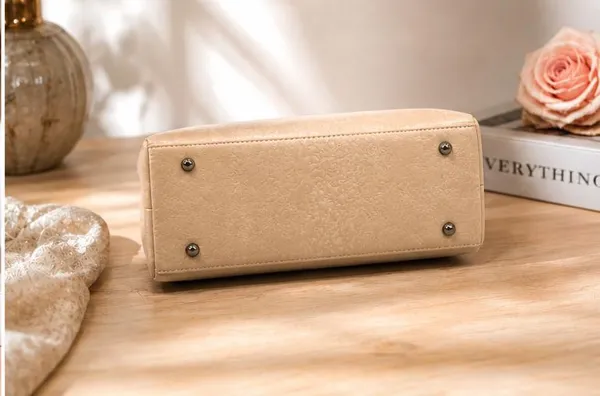 Elegant_Beige_Textured_Handbag_with_Metal_Logo