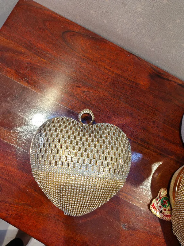 Decorative_Beaded_Clutch_Purse_With_Embellished_Design_For_Women