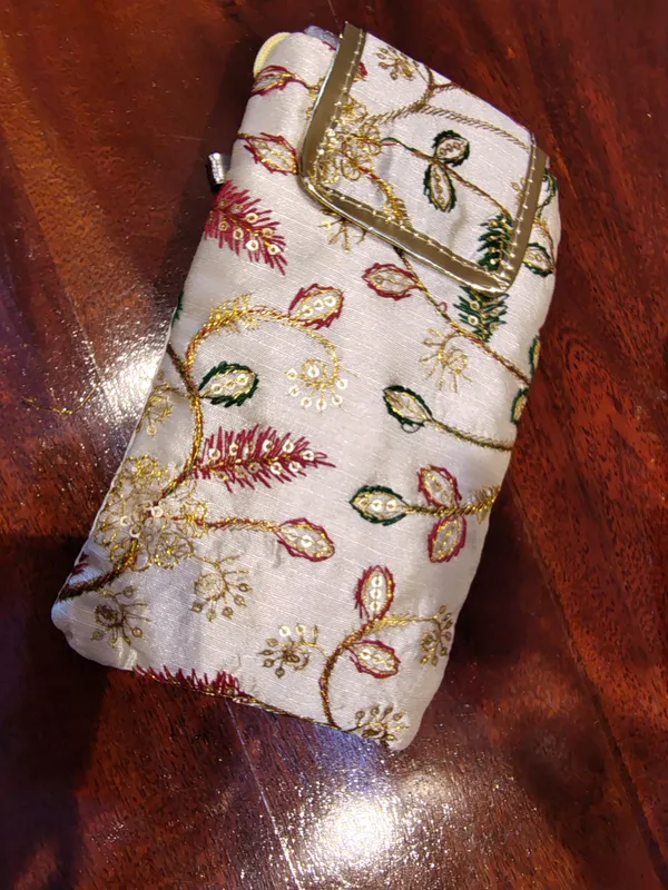 Embroidered_Floral__mobile__pouch__With_Metallic_Clasp_For_Women