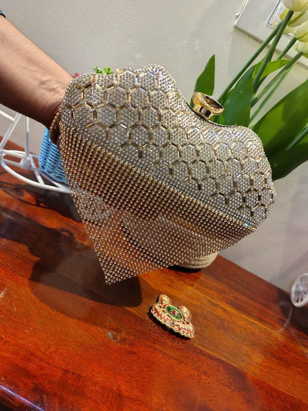 Crystal_Studded_Heart-Shaped_Clutch_With_Meta_l_handle___For_Women