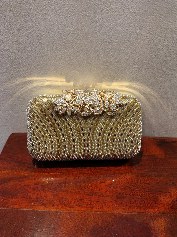 Elegant_Gold-Tone_Crystal_Embellished_Evening_Clutch_For_Women
