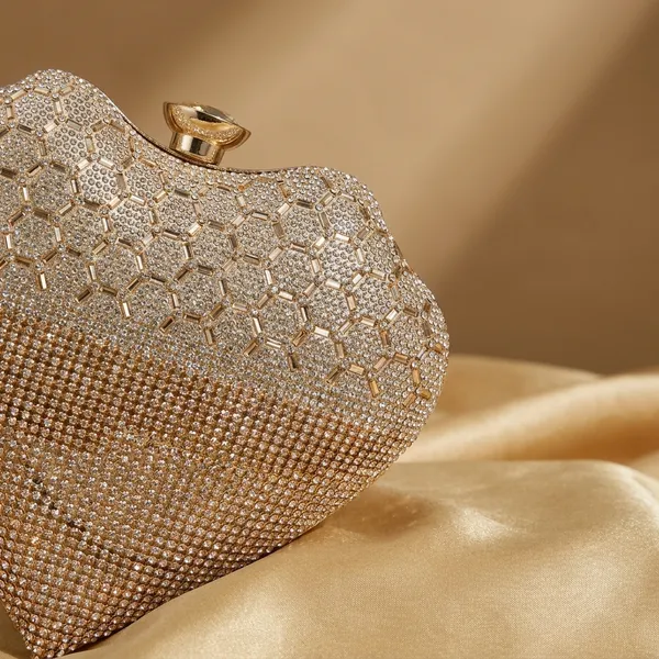 Crystal_Studded_Heart-Shaped_Clutch_With_Meta_l_handle___For_Women