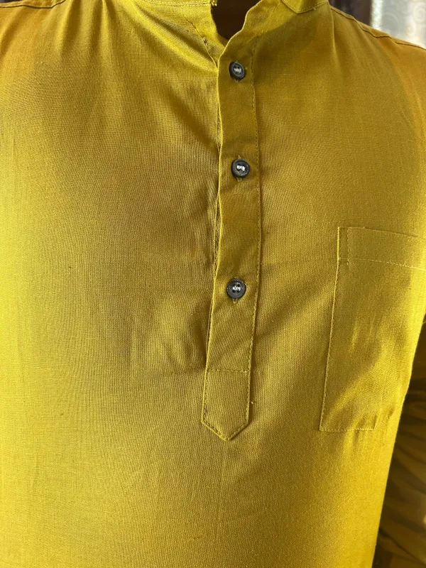 Mustard_Solid_Cotton_Kurta_For_Men
