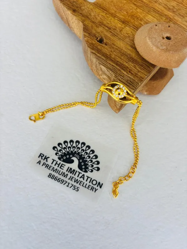 Goldplated_Chain_Bracelet_With_Designer_Charm