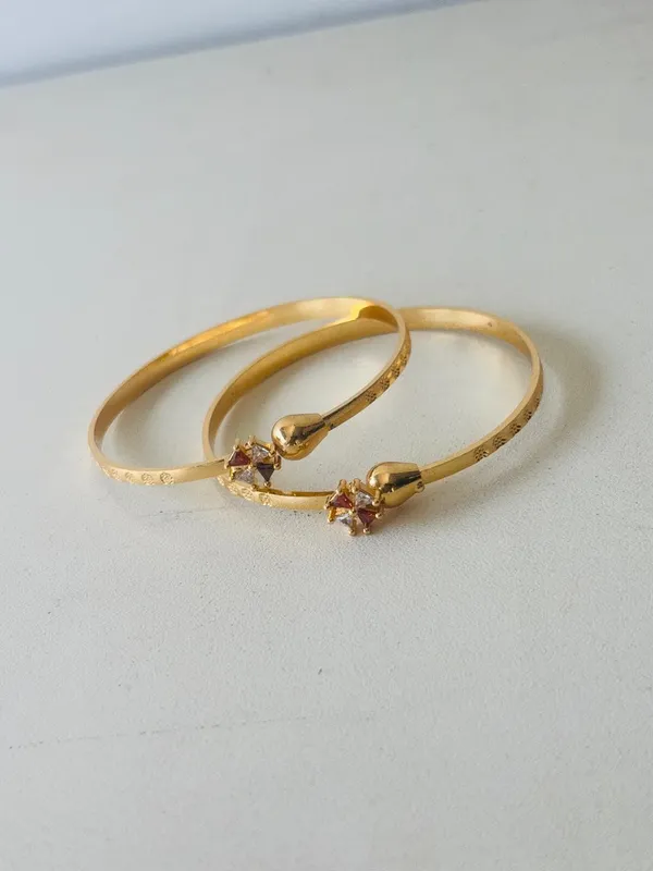 Goldplated_Textured_Bangles_With_Pink_Stone_Accent