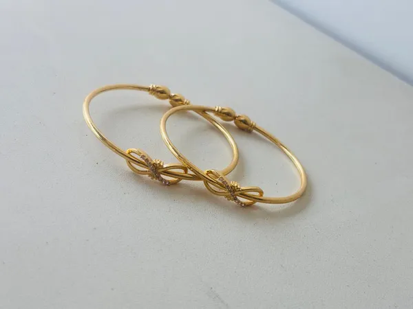 Goldplated_Knot_Design_Bracelet_Bangle