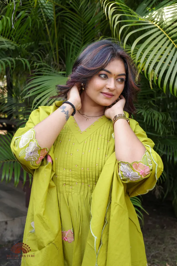 Embroidered_Kurta_Set_With_Dupatta_Women_Ethnic_Wear