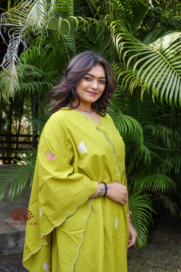 Embroidered_Kurta_Set_With_Dupatta_Women_Ethnic_Wear