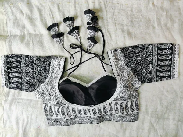 Black_And_White_Cotton_Blouse_For_Women