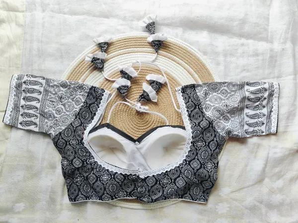 Black_And_White_Cotton_Blouse_For_Women