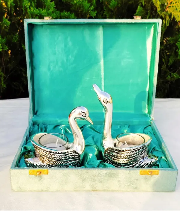 Elegant_Vintage_Silver_Finish_Toned_Swan_Candle_Holder_With_Presentation_Box_Pack_Of_2