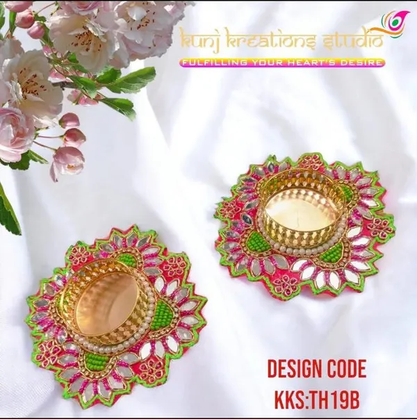 Hand_Etched_Artisanal_Diya_Pack_With_Floral_Design_Blush_Pink_And_Emerald_Green_Pack_Of_2