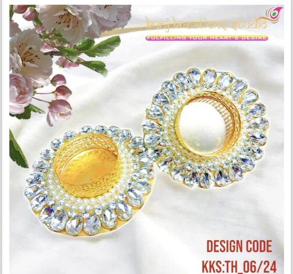 Lustrous_Gold_Flower_Shaped_Diya_Pack_With_Crystal_Detailing_Pack_Of_2