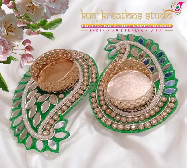 Artisanal_Lustrous_Gold_Diya_Pack_With_Emerald_Green_Regal_Peacock_Design_Pack_Of_2