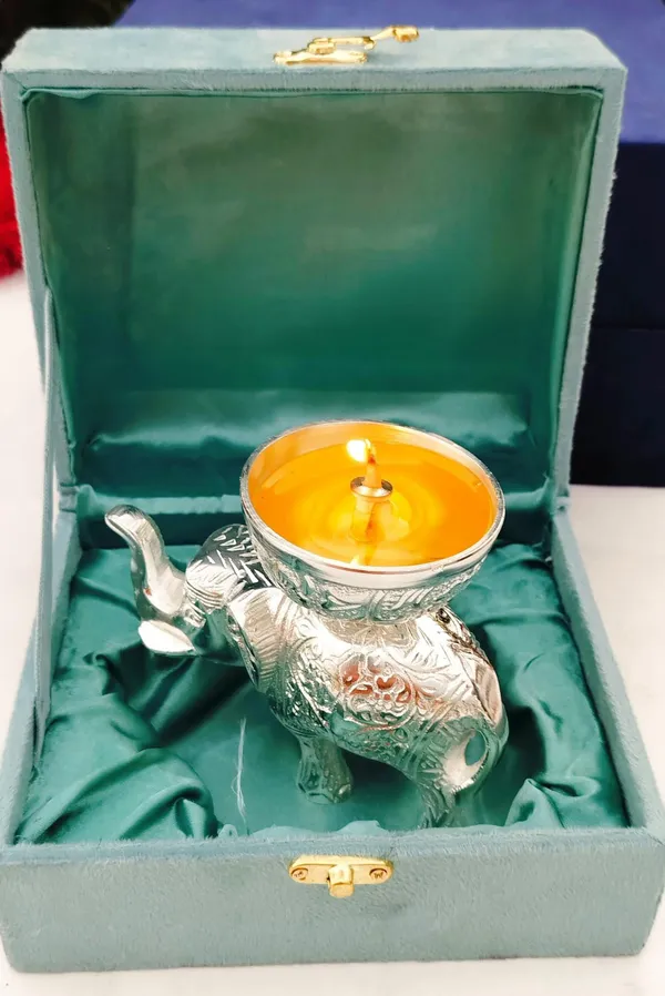 Vintage_Silver_Finish_Plated_Elephant_Candle_Holder_In_Gift_Box
