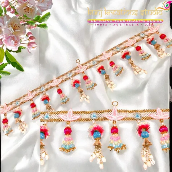 Multicolor_Pom_Pom_Tassel_Lace_With_Jhumka_Bells_Lustrous_Gold_Mesh_Artisanal_Trim