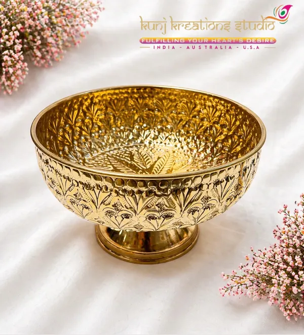 Artisanal_Polished_Brass_Bowl_With_Intricate_Floral_Design