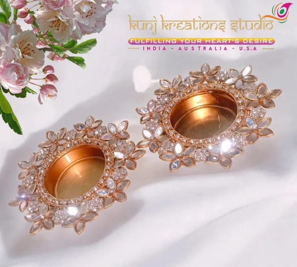 Crystal_Flower_Artisanal_Tea_Light_Holder_Lustrous_Gold_Pack_Of_2