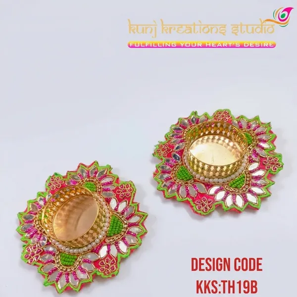 Hand_Etched_Artisanal_Diya_Pack_With_Floral_Design_Blush_Pink_And_Emerald_Green_Pack_Of_2