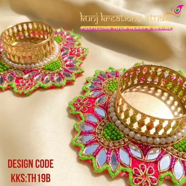 Hand_Etched_Artisanal_Diya_Pack_With_Floral_Design_Blush_Pink_And_Emerald_Green_Pack_Of_2