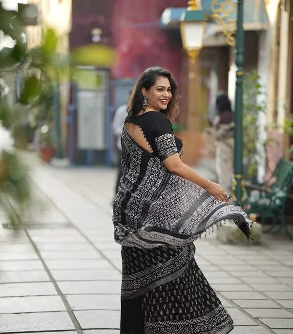 BLACK_SILVER_PATTA_LINEN_SAREE