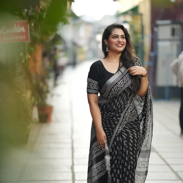 BLACK_SILVER_PATTA_LINEN_SAREE
