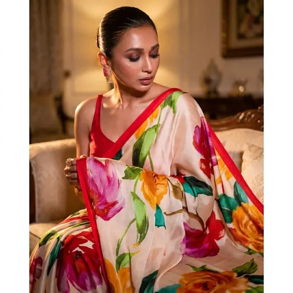 Multicolor_Flower_Digital_Printed_Crepe_Saree