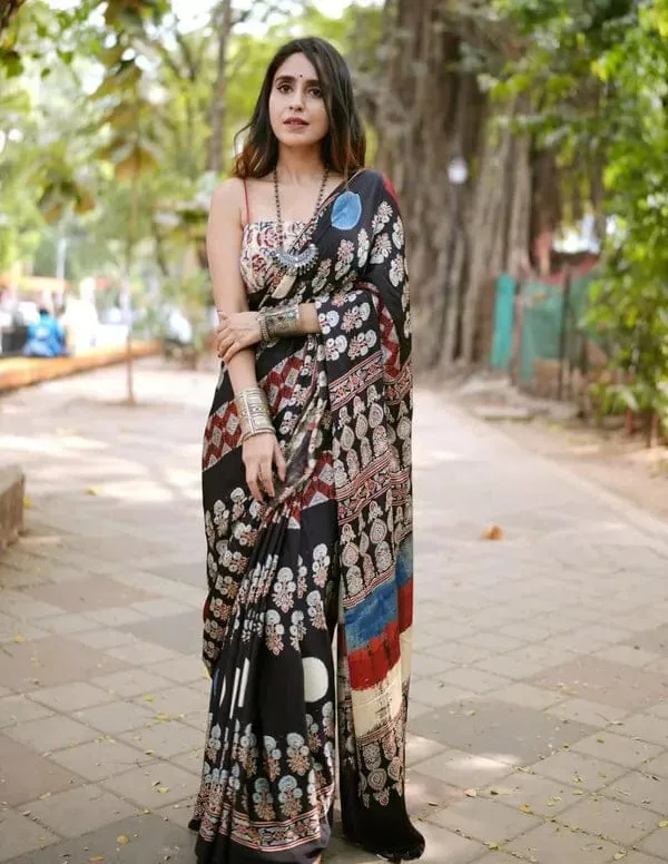 Semi_Gaji_Silk_Saree_With_Digital_Print_Border_And_Ajrakh_Rich_Pallu