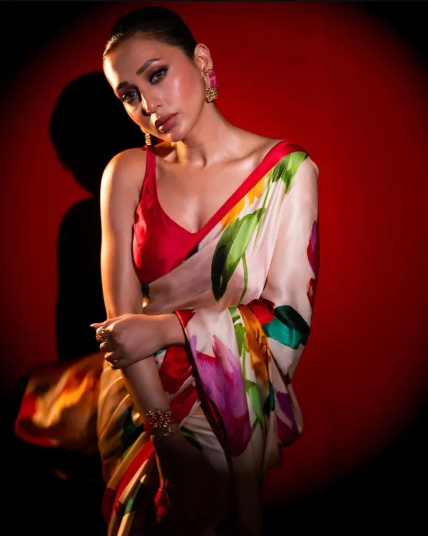 Multicolor_Flower_Digital_Printed_Crepe_Saree