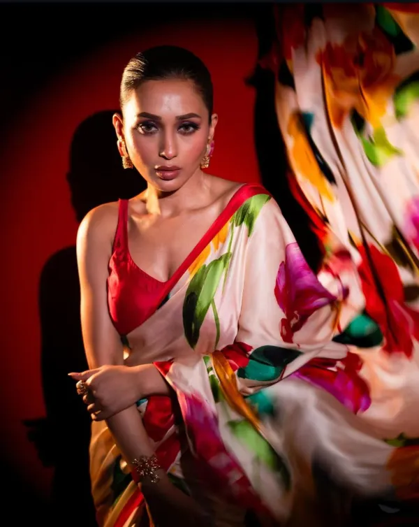 Multicolor_Flower_Digital_Printed_Crepe_Saree