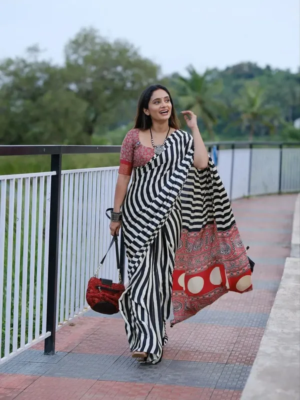 Traditional_Semi_Gaji_Silk_Saree_With_Ajrakh_Pallu_And_Printed_Border