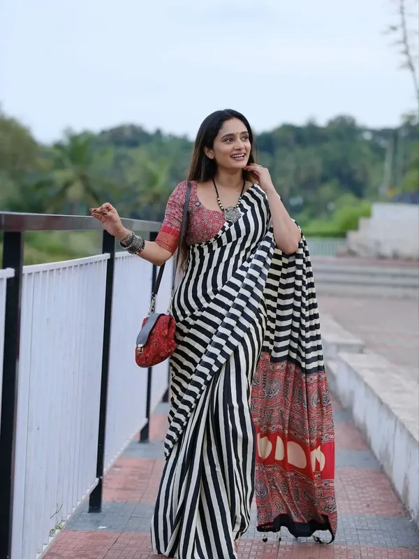 Traditional_Semi_Gaji_Silk_Saree_With_Ajrakh_Pallu_And_Printed_Border