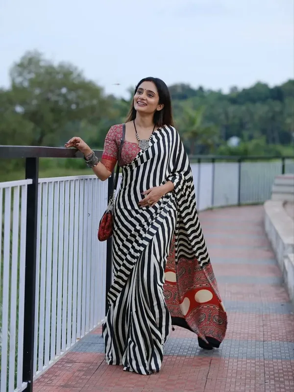 Traditional_Semi_Gaji_Silk_Saree_With_Ajrakh_Pallu_And_Printed_Border