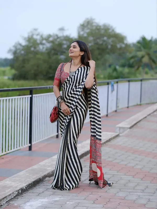 Traditional_Semi_Gaji_Silk_Saree_With_Ajrakh_Pallu_And_Printed_Border