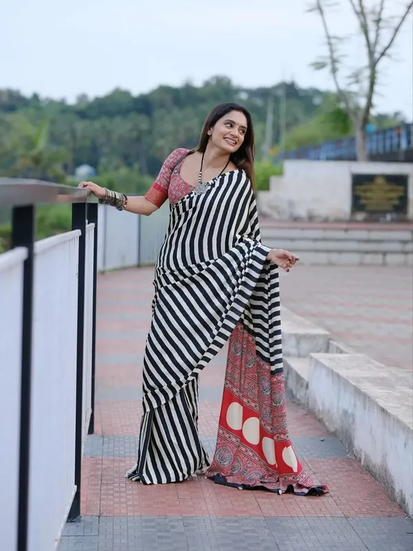 Traditional_Semi_Gaji_Silk_Saree_With_Ajrakh_Pallu_And_Printed_Border