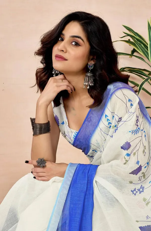 White_and_Blue_Handloom_Premium_Quality_Pure_Cotton_Block_Print_Saree_With_Running_Blouse_Piece