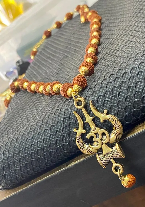 Original_5_Mukhi_Rudraksha_24_Carat_Gold_Plated_Brass_Premium_Mala_With_Om_Trishul_Pendant_Necklace_For_Men_And_Women
