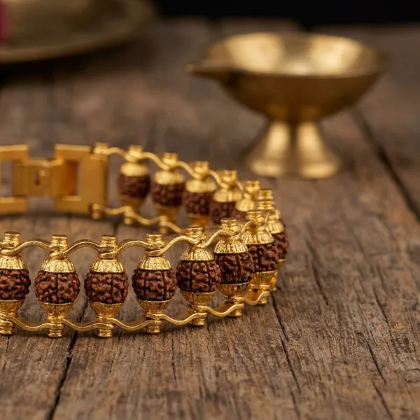 Original_5_Mukhi_Rudraksha_And_24_Carat_Gold_Plated_Brass_Premium_Bracelet_for_Unisex