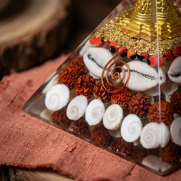 Gold_Brown_Original_5_Mukhi_Rudraksha_And_Kaudi_And_Gomti_Chakra_And_Gunja_Seeds_And_Gold_Plated_Brass_Etc_Premium_Pyramid_For_Meditation,_Spiritual_Wellness,_Home_Decor